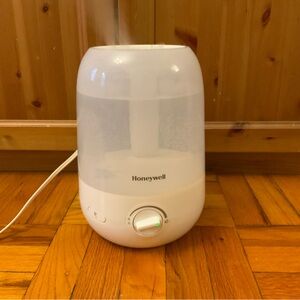 Honeywell Ultra Comfort Cool Mist Humidifier 1 Gallon Quiet Relief WORKS WELL